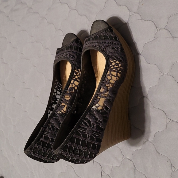 American Eagle Black Lacey Wedge Heels - Picture 2 of 7